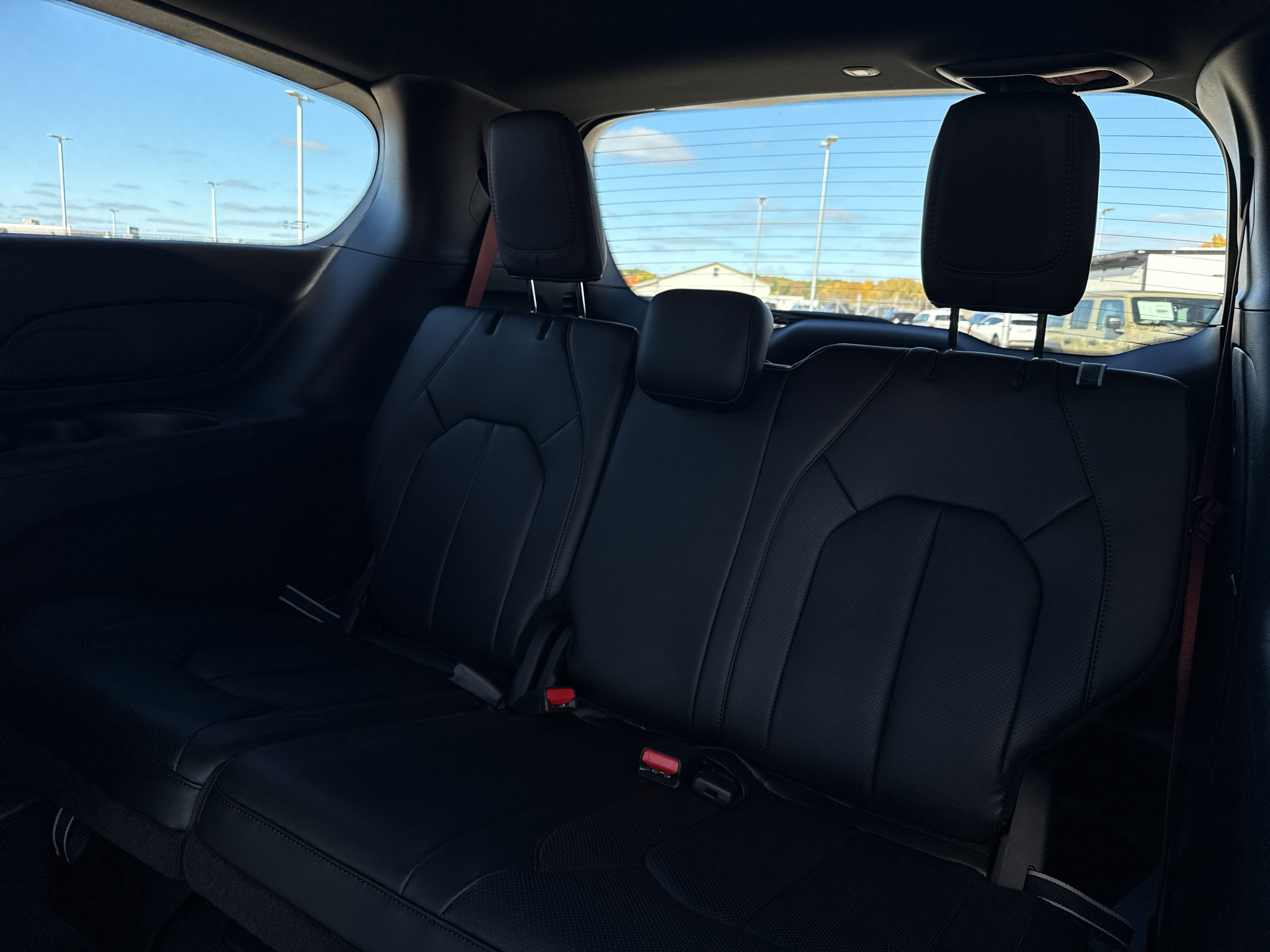New 2027 Chrysler Pacifica Select AWD/4WD image 14