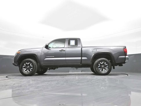 Used 2018 Toyota Tacoma TRD Off-Road image 37