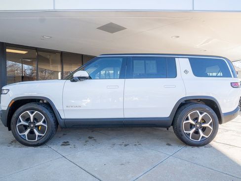 Used 2024 Rivian R1S Adventure image 4