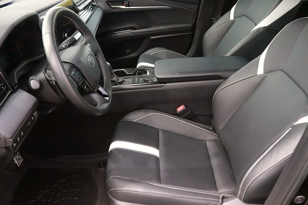 Used 2025 Toyota Camry SE FWD image 13