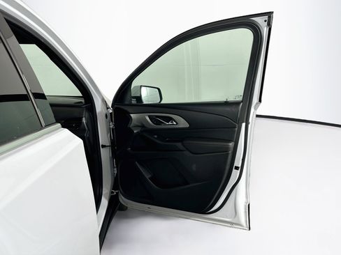Used 2023 Chevrolet Traverse LT FWD image 33