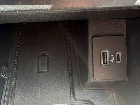 Used 2022 Ford Edge Titanium image 18