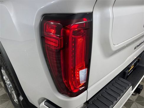 Used 2023 GMC Sierra 2500 Denali image 17