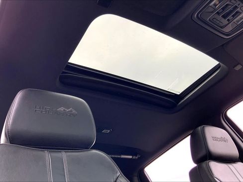 Used 2019 Chevrolet Silverado 1500 High Country w/ Technology Package image 14