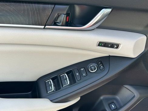 Used 2020 Honda Accord EX-L image 18