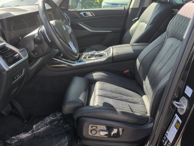 Used 2025 BMW X7 xDrive40i AWD/4WD image 29
