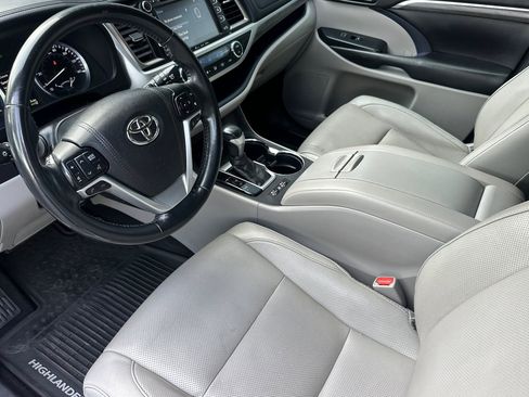 Used 2018 Toyota Highlander Limited image 11
