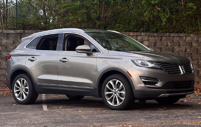 Used 2017 Lincoln MKC Select w/ Select Plus Package AWD/4WD image 2