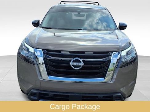 Used 2025 Nissan Pathfinder Platinum image 2