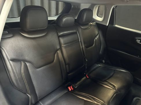 Used 2018 Jeep Compass Limited image 31