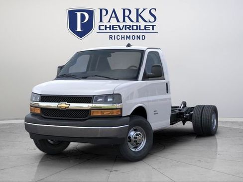 New 2025 Chevrolet Express 3500 w/ Power Convenience Package image 8