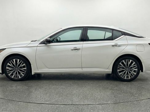 Used 2025 Nissan Altima 2.5 SV FWD image 5