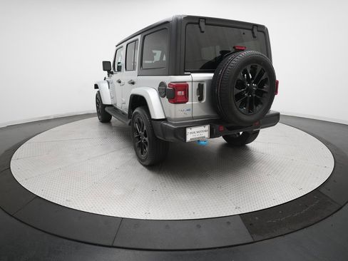 Used 2022 Jeep Wrangler Unlimited Sahara w/ Cold Weather Group image 33