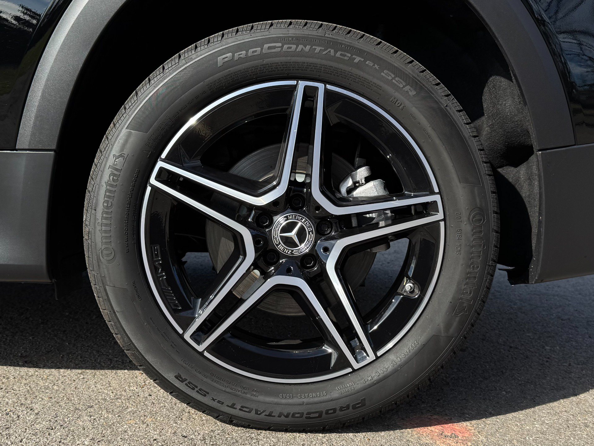 Used 2025 Mercedes-Benz GLB 250 w/ AMG Night Package image 70