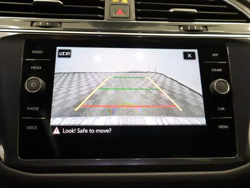 Certified 2023 Volkswagen Tiguan SE w/ Panoramic Sunroof Package FWD image 11