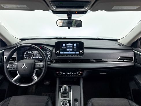 Used 2023 Mitsubishi Outlander SE image 19