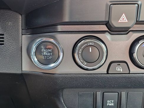 Used 2021 Toyota Tacoma TRD Off-Road AWD/4WD image 32