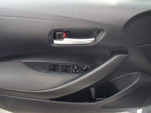 Used 2021 Toyota Corolla LE image 19