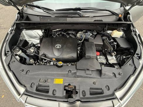Used 2017 Toyota Highlander Plus image 24