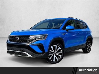 Used 2023 Volkswagen Taos SE w/ Panoramic Sunroof Package