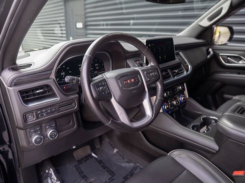 Used 2022 GMC Yukon XL SLT w/ SLT Luxury Package AWD/4WD image 4