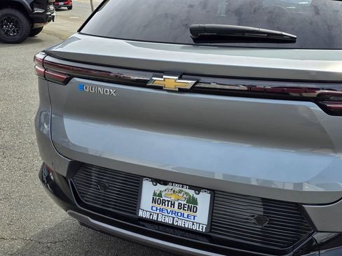 Used 2025 Chevrolet Equinox EV LT w/ Convenience Package image 16