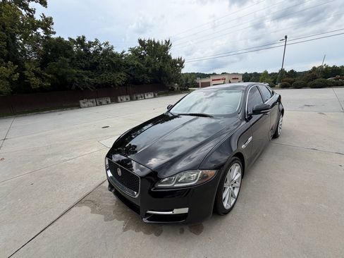 Used 2016 Jaguar XJ R-Sport RWD image 27