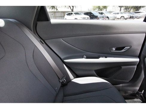 Certified 2025 Hyundai Elantra SE FWD image 14
