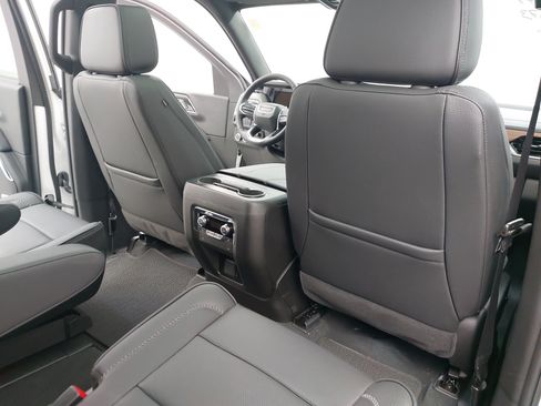 Used 2025 GMC Yukon Denali w/ Sun & Power Step Package AWD/4WD image 13