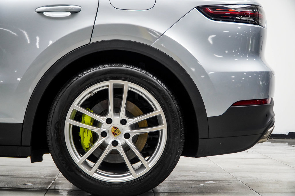 Used 2023 Porsche Cayenne w/ Premium Package AWD/4WD image 15
