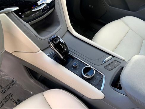 Used 2025 Cadillac XT6 Premium Luxury image 10