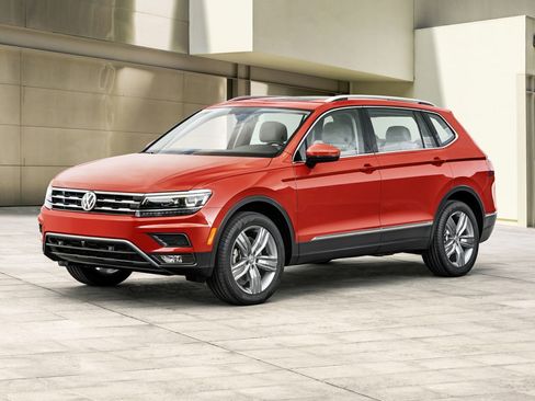Used 2021 Volkswagen Tiguan SE image 1