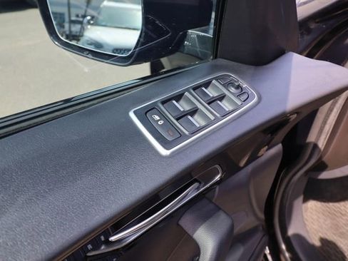 Used 2020 Jaguar F-PACE Premium image 36