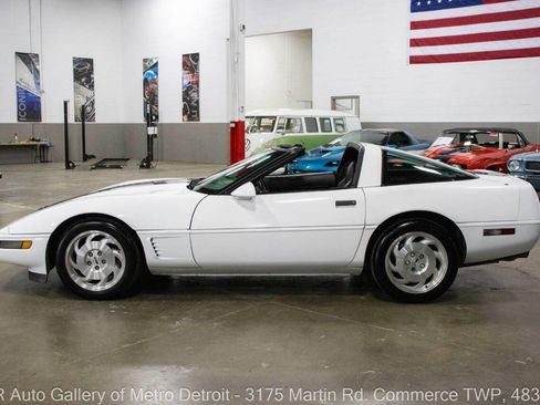 Used 1996 Chevrolet Corvette Coupe image 4