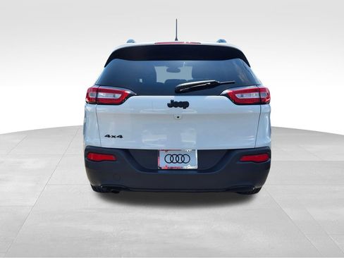 Used 2016 Jeep Cherokee Latitude w/ Cold Weather Group AWD/4WD image 5