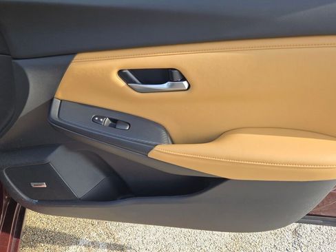 Used 2025 Nissan Sentra SV w/ SV Premium Package image 7