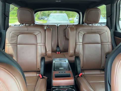 Used 2023 Lincoln Aviator Reserve w/ Equipment Group 201A AWD/4WD image 11