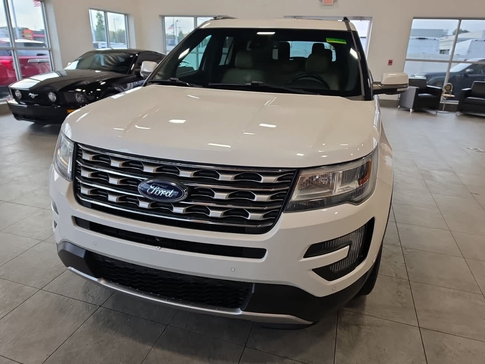 Used 2016 Ford Explorer Limited w/ Equipment Group 301A AWD/4WD image 2