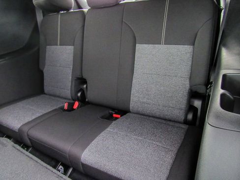 New 2025 GMC Acadia Elevation image 17