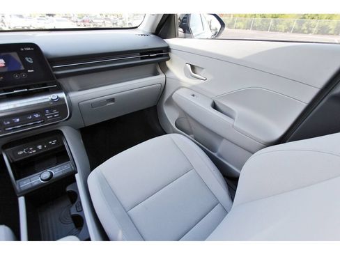 Certified 2025 Hyundai Kona SEL FWD image 10