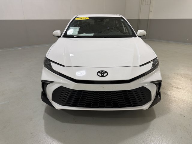 Used 2025 Toyota Camry SE w/ Convenience Package FWD image 2