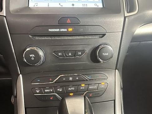 Used 2018 Ford Edge SEL w/ Equipment Group 201A AWD/4WD image 22