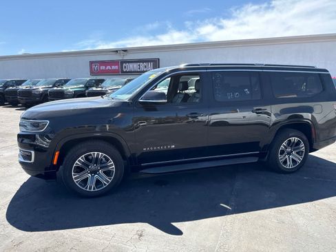 Used 2024 Jeep Wagoneer L Series II RWD image 22