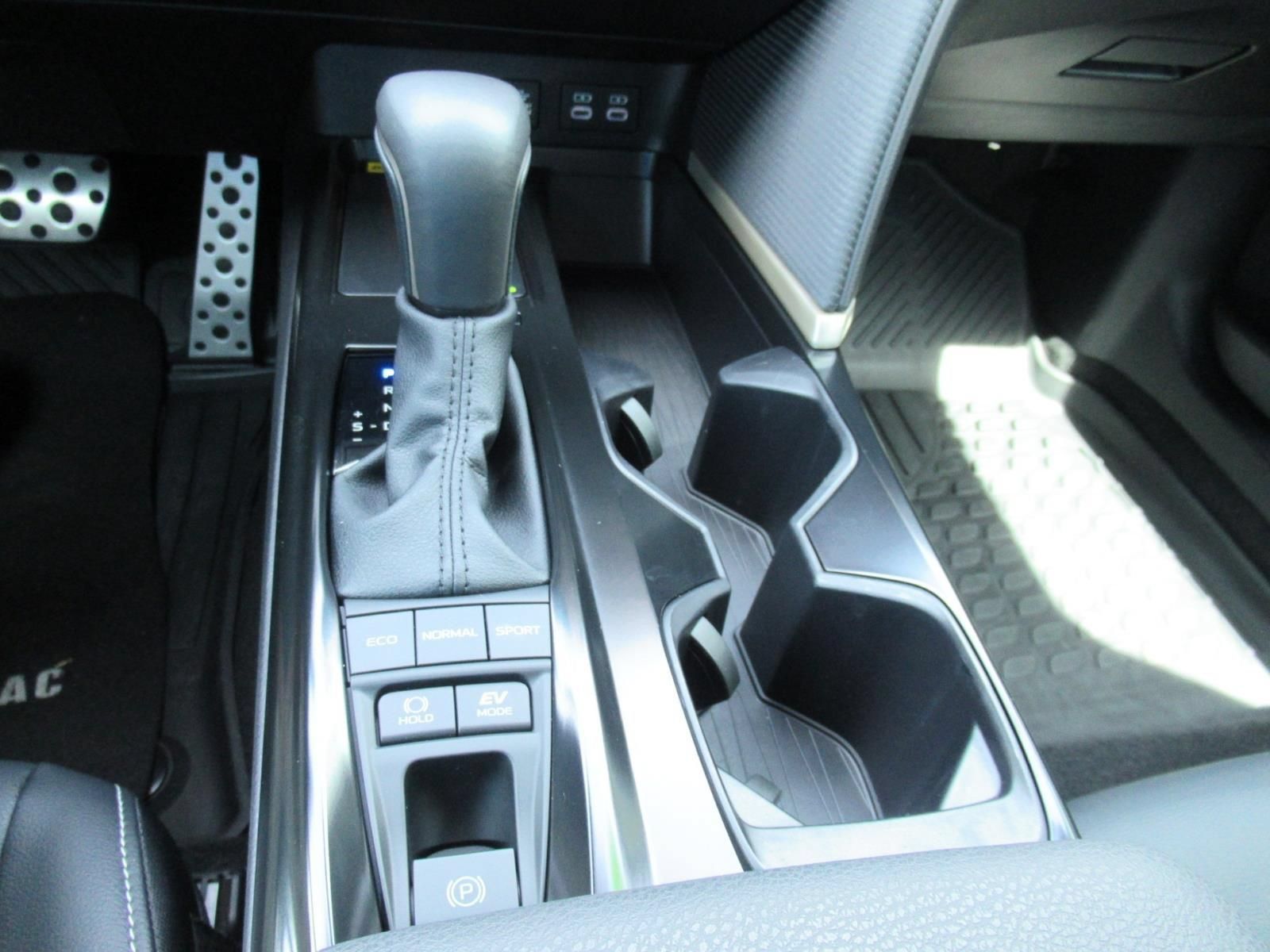Used 2026 Toyota Camry SE FWD image 27
