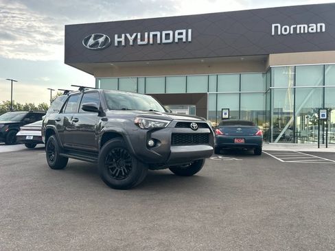 Used 2019 Toyota 4Runner SR5 AWD/4WD image 3