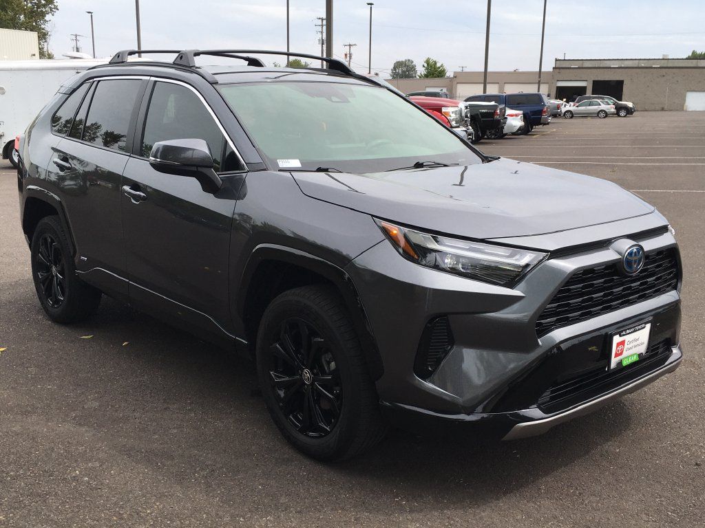 Used 2023 Toyota RAV4 SE w/ SE Grade Weather Package AWD/4WD image 9