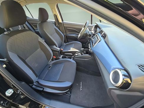 Used 2025 Nissan Versa SV image 7