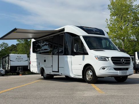 Used 2024 Mercedes-Benz Sprinter 3500 image 12