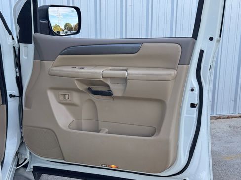 Used 2013 Nissan Armada SV image 37