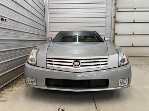 Used 2005 Cadillac XLR RWD image 2